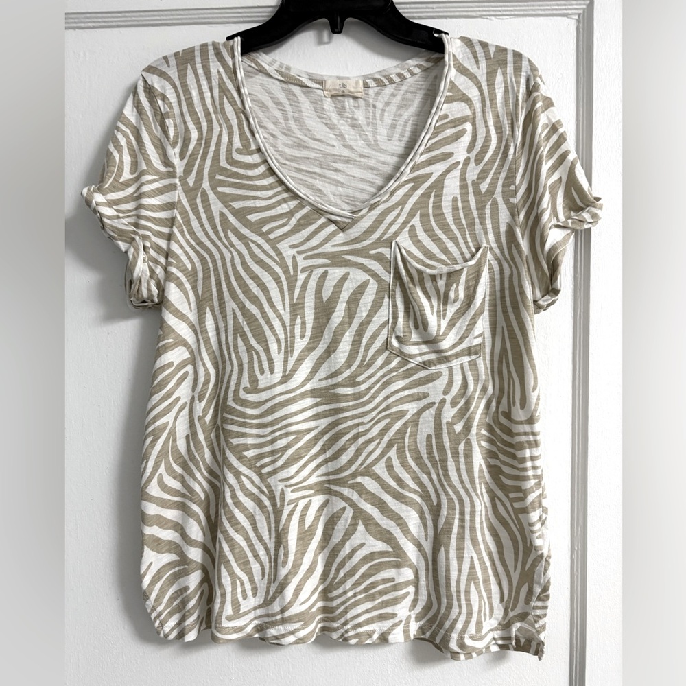Anthropologie T.La Lars Classic V-Neck T-Shirt Medium beige Zebra Animal Print